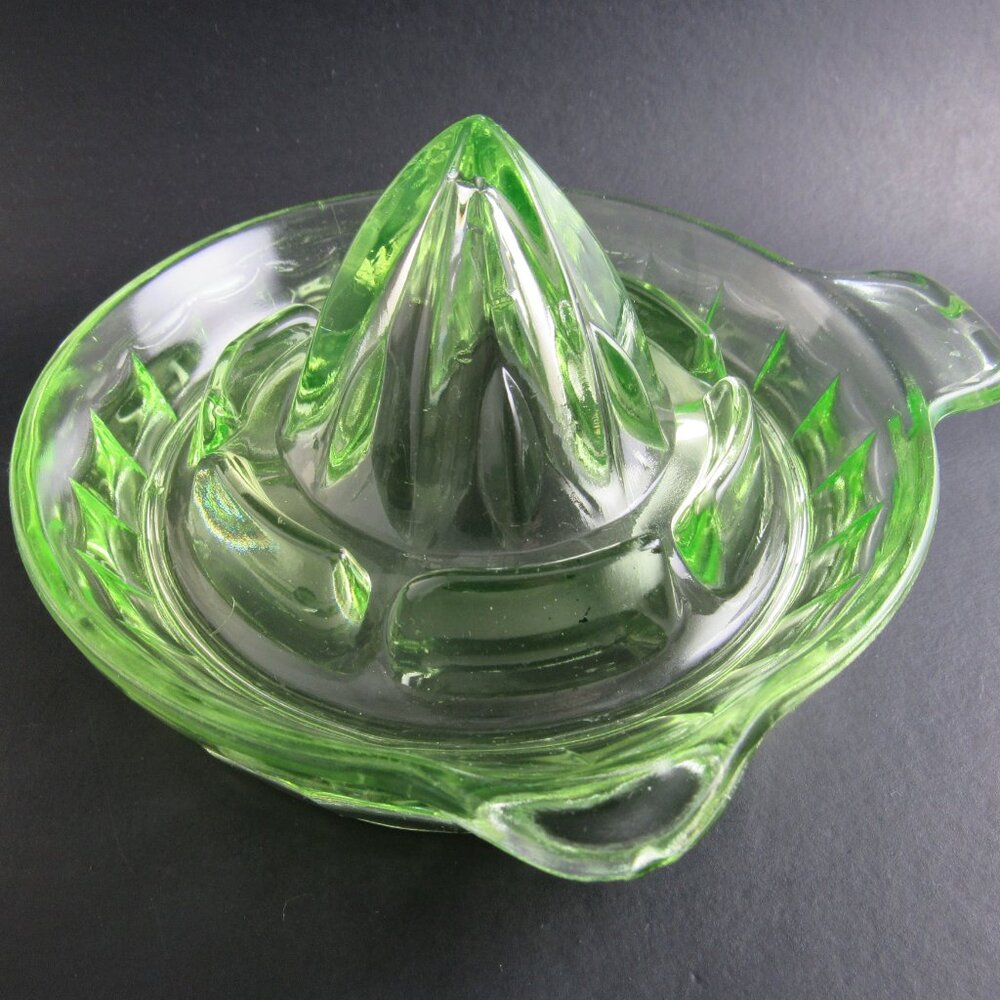 VINTAGE LIME GREEN DEPRESSION GLASS CITRUS JUICER C30